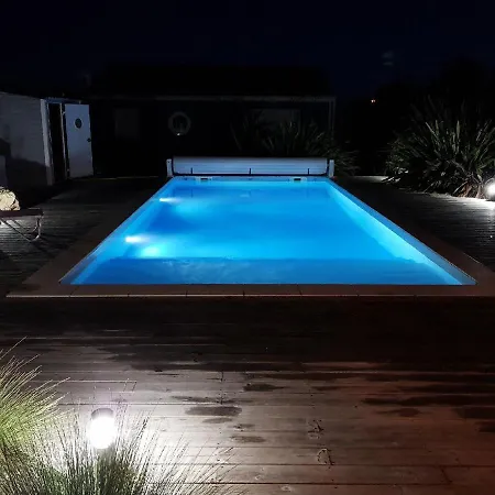 Maison Avec Piscine Privee A Brem-sur-mer 89703 * Cugand
