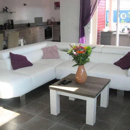 Maison Avec Piscine Privee A Brem-sur-mer 89703 *